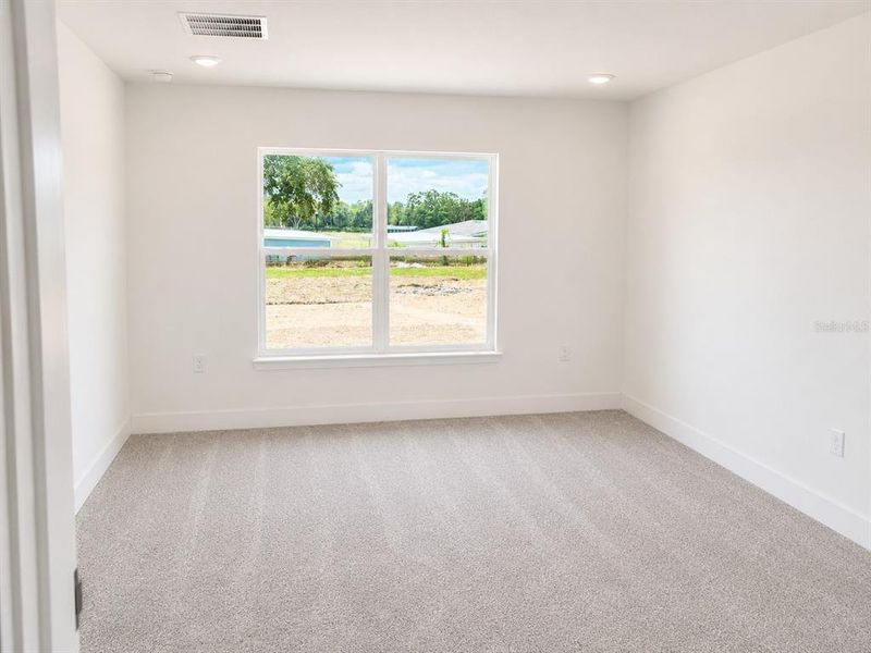 Spacious, unfurnished interior of a new home in Arbor Park, Leesburg (Image 9).