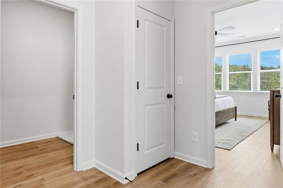 Spacious, unfurnished interior of a new home in , Jasper (Image 24).