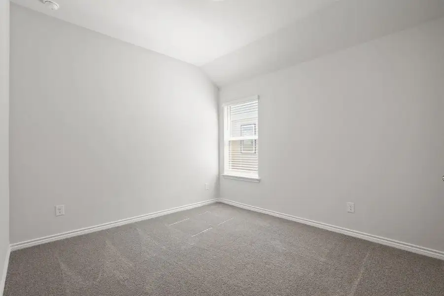 Spacious, unfurnished interior of a new home in Sycamore Landing, Fort Worth (Image 11).