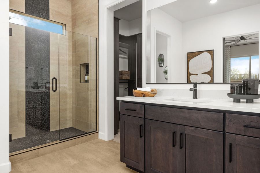 Oxford Model Home - Owner's Bath (alt view)