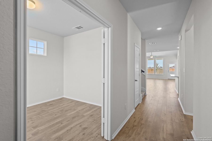 Spacious, unfurnished interior of a new home in Sunflower Ridge, New Braunfels (Image 13). Spacious, unfurnished interior of a new home in Sunflower Ridge, New Braunfels (Image 13).