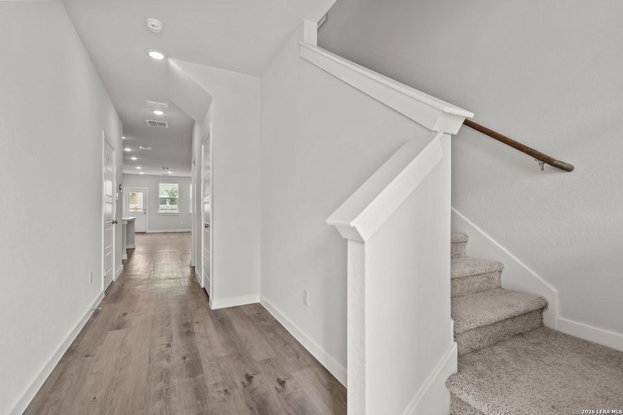 Spacious, unfurnished interior of a new home in Senna, Leon Valley (Image 25).