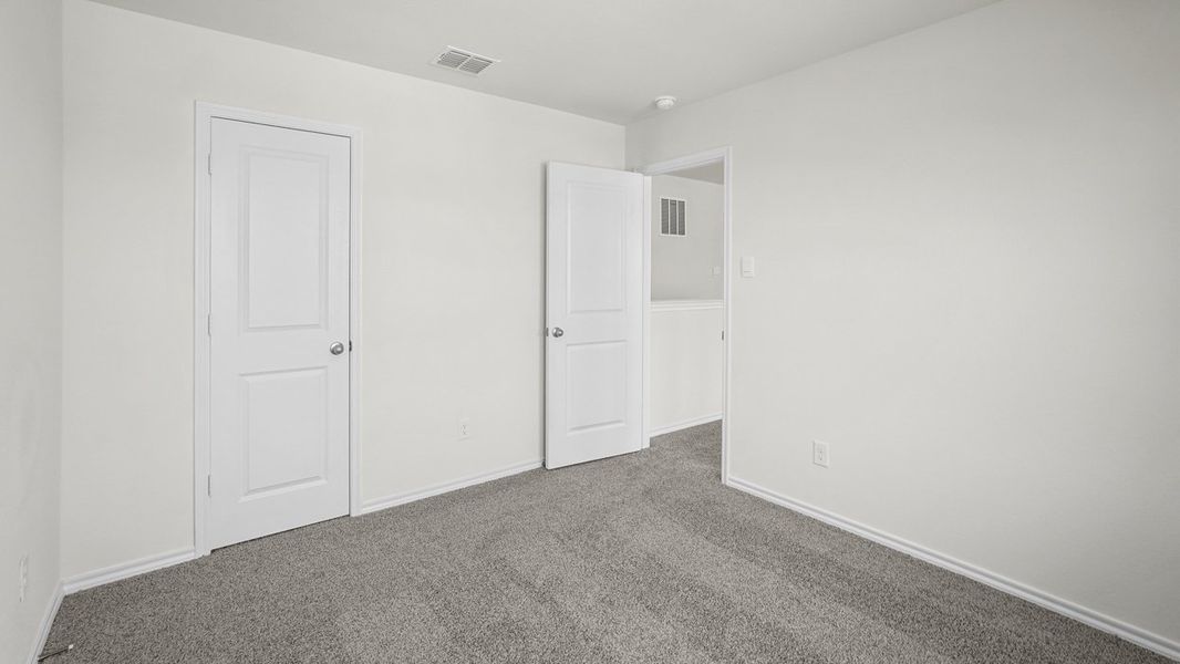 Spacious, unfurnished interior of a new home in Blaire Lake, Tyler (Image 22).
