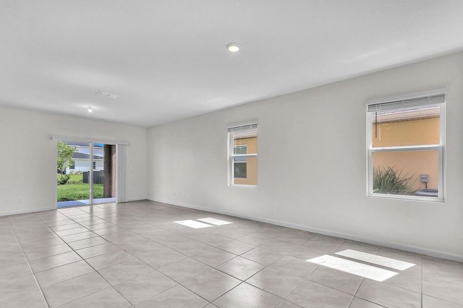 Spacious, unfurnished interior of a new home in , Port St. Lucie (Image 32).