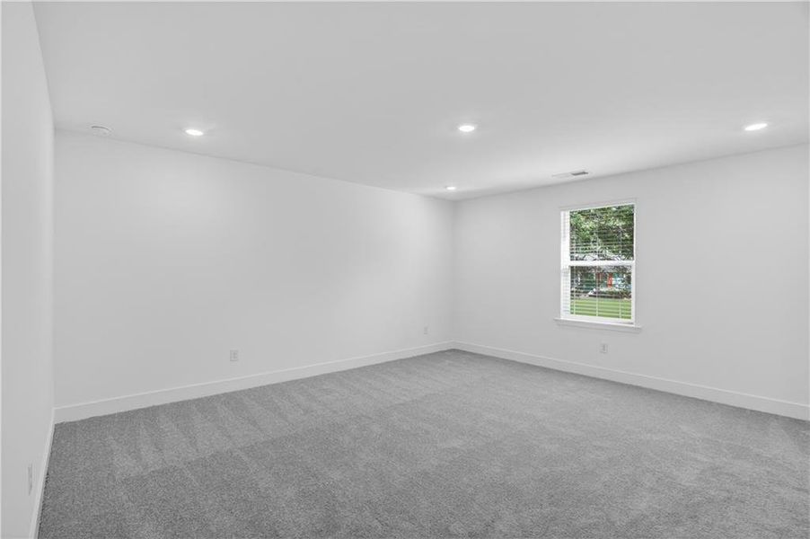 Spacious, unfurnished interior of a new home in Shadow Creek, Jackson (Image 31).