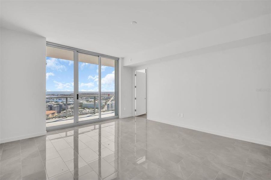 Spacious, unfurnished interior of a new home in , St. Petersburg (Image 47).