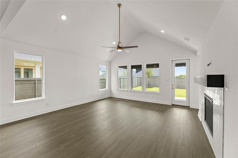 Spacious, unfurnished interior of a new home in Treeline, Justin (Image 14).