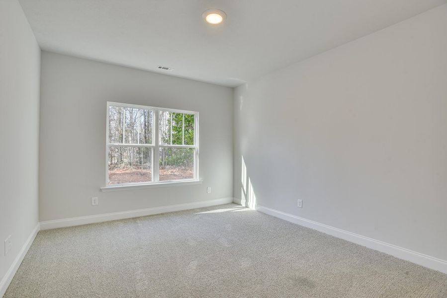 Spacious, unfurnished interior of a new home in , Edgefield (Image 14).