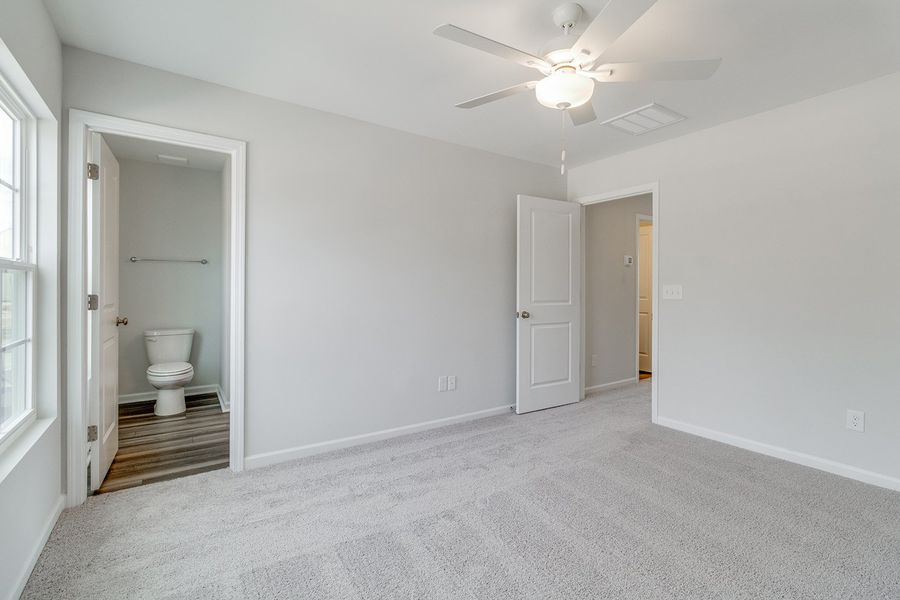 Spacious, unfurnished interior of a new home in Astoria, Columbia (Image 22).