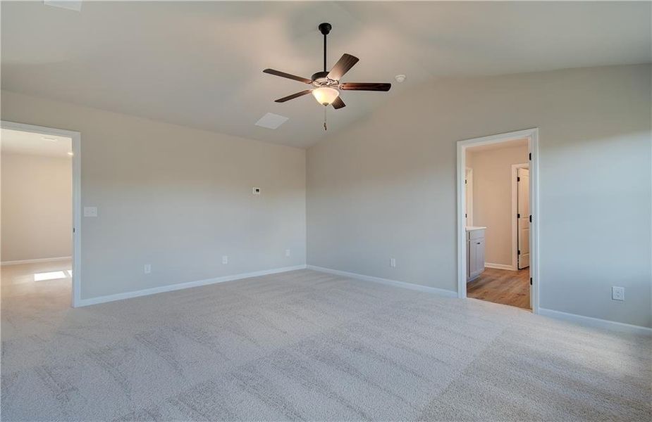 Spacious, unfurnished interior of a new home in Towne Center, Hampton (Image 17).