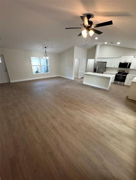 Spacious, unfurnished interior of a new home in , Citrus Springs (Image 16).