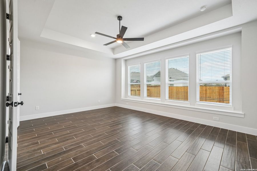 Spacious, unfurnished interior of a new home in Village at Three Oaks, Seguin (Image 19).