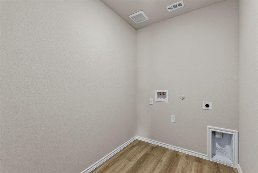 Spacious, unfurnished interior of a new home in , Fort Worth (Image 10).
