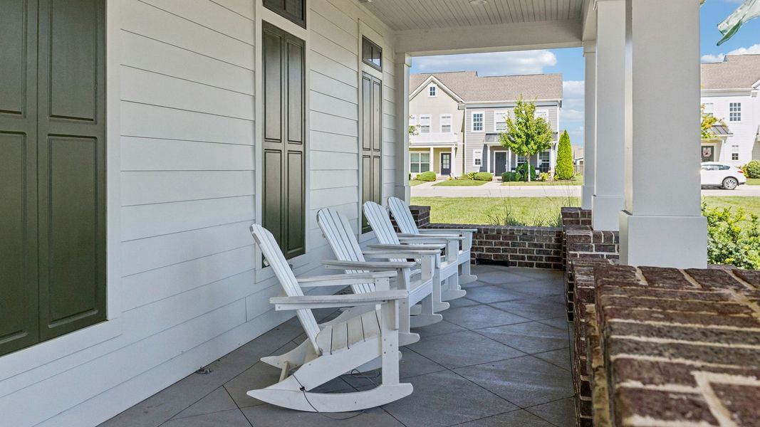 Representative exterior details of a home built from the ANSLEY by D.R. Horton in Harvest Point, Spring Hill (Image 3). Representative exterior details of a home built from the ANSLEY by D.R. Horton in Harvest Point, Spring Hill (Image 3).