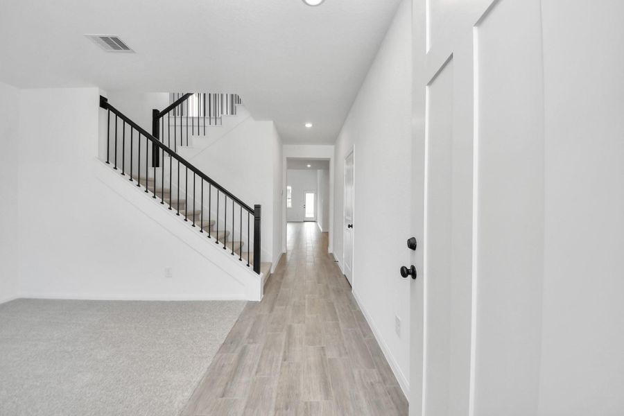 Spacious, unfurnished interior of a new home in 45' Traditional Homes at Elyson, Katy (Image 11).