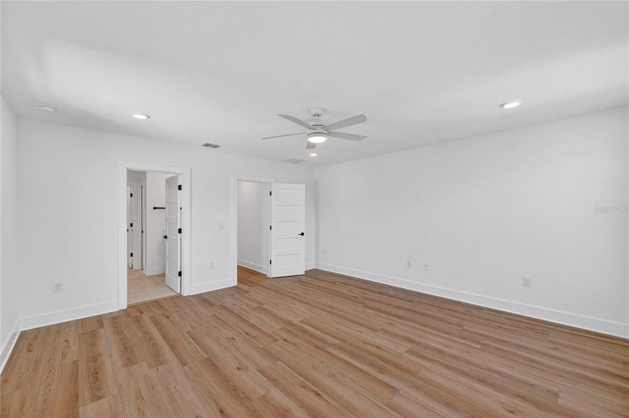 Spacious, unfurnished interior of a new home in , St. Petersburg (Image 36). Spacious, unfurnished interior of a new home in , St. Petersburg (Image 36).