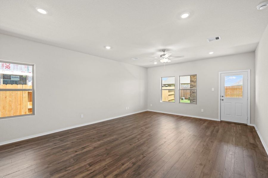 Spacious, unfurnished interior of a new home in Creekhaven, Rosharon (Image 14). Spacious, unfurnished interior of a new home in Creekhaven, Rosharon (Image 14).