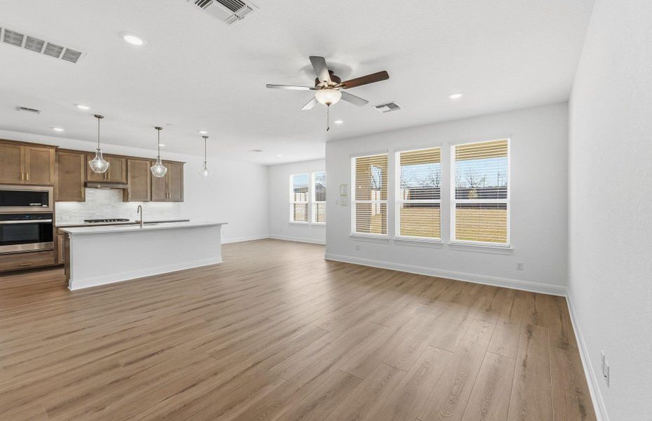 Spacious, unfurnished interior of a new home in Horizon Lake, Leander (Image 27). Spacious, unfurnished interior of a new home in Horizon Lake, Leander (Image 27).