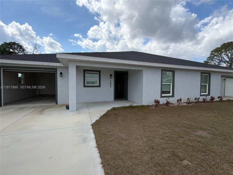 Exterior details and patio area of a home in , Sebring (Image 35).