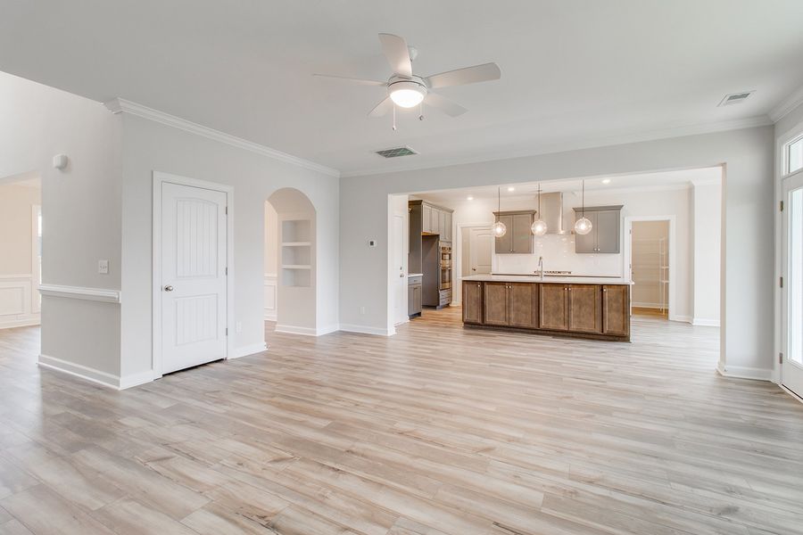 Spacious, unfurnished interior of a new home in Palmetto Shores, Chapin (Image 26).