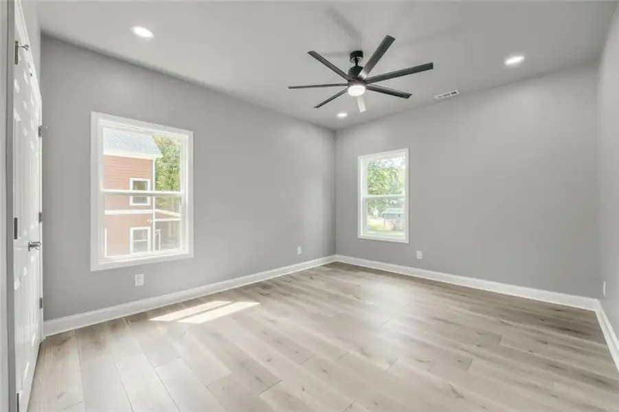 Spacious, unfurnished interior of a new home in , Atlanta (Image 25).