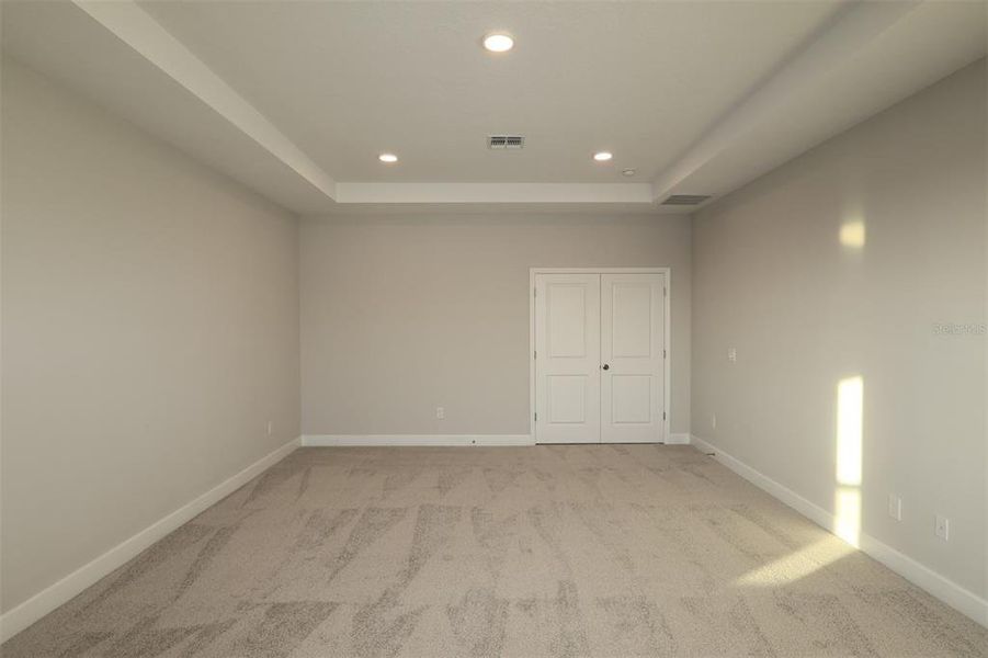 Spacious, unfurnished interior of a new home in Center Lake on the Park, St. Cloud (Image 21).
