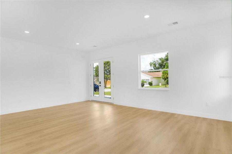 Spacious, unfurnished interior of a new home in , Apopka (Image 35).