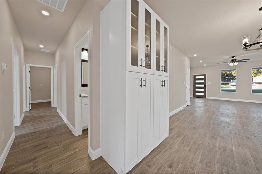 Spacious, unfurnished interior of a new home in , Granbury (Image 18).