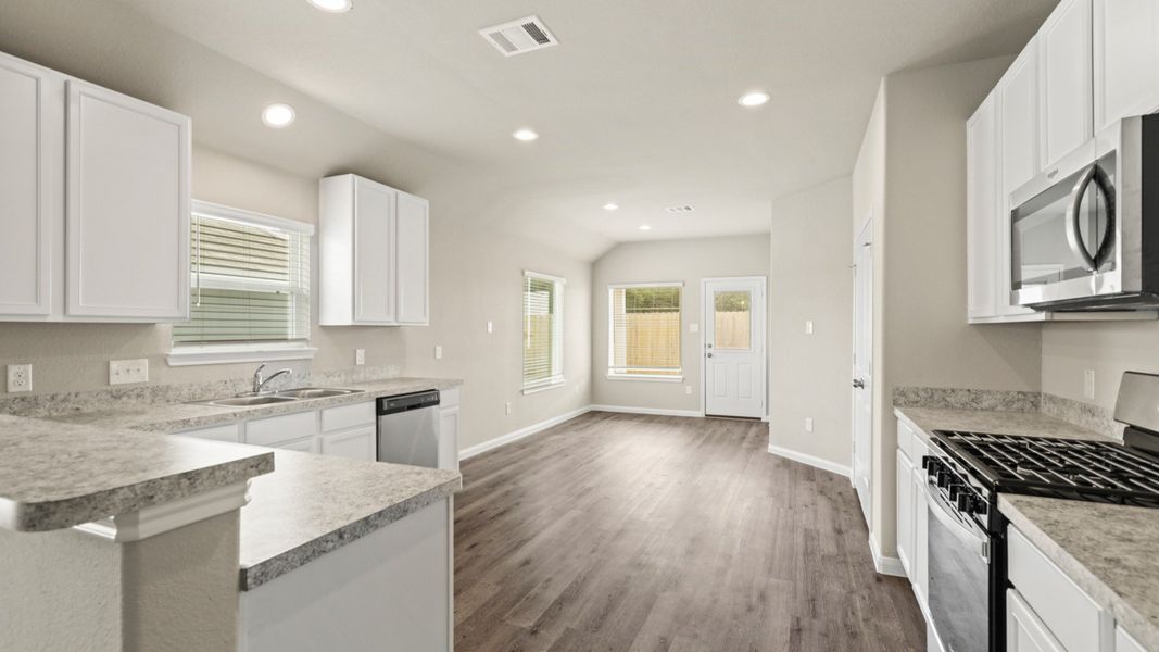 Grove Kitchen to Breakfast Nook