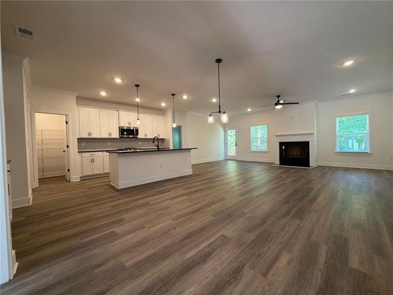Spacious, unfurnished interior of a new home in Tuscany Hills, Douglasville (Image 50).