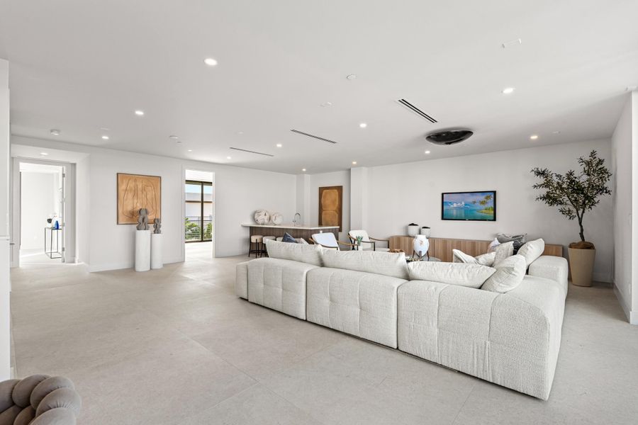 mls_CLUBROOM_LOOKING_IN_DT