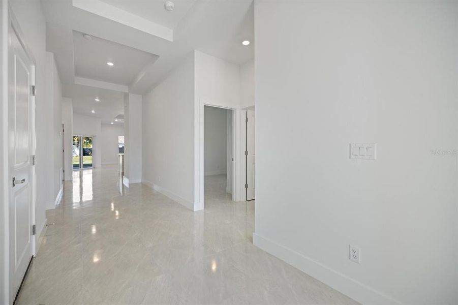 Spacious, unfurnished interior of a new home in , Rotonda West (Image 28).