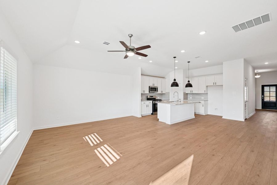 Spacious, unfurnished interior of a new home in Moran Ranch, Willis (Image 7). Spacious, unfurnished interior of a new home in Moran Ranch, Willis (Image 7).