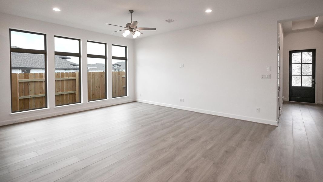 Spacious, unfurnished interior of a new home in Crosswinds, Kyle (Image 16).