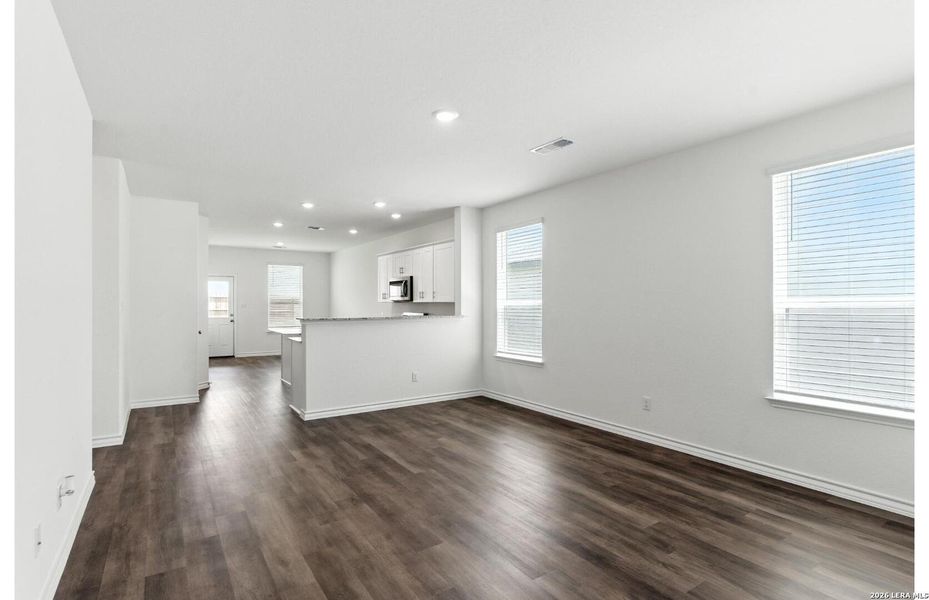 Spacious, unfurnished interior of a new home in Corley Farms, Boerne (Image 14).