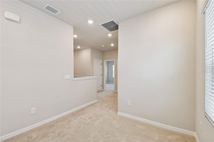 Spacious, unfurnished interior of a new home in , Orlando (Image 18).