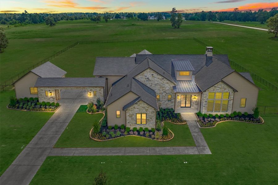 Count the stars & breathe… Unbridled luxury is elevated in this Award Winning Matt Powers transitional custom located on 1.8 acres in Stallion Lakes. Count the stars & breathe… Unbridled luxury is elevated in this Award Winning Matt Powers transitional custom located on 1.8 acres in Stallion Lakes.