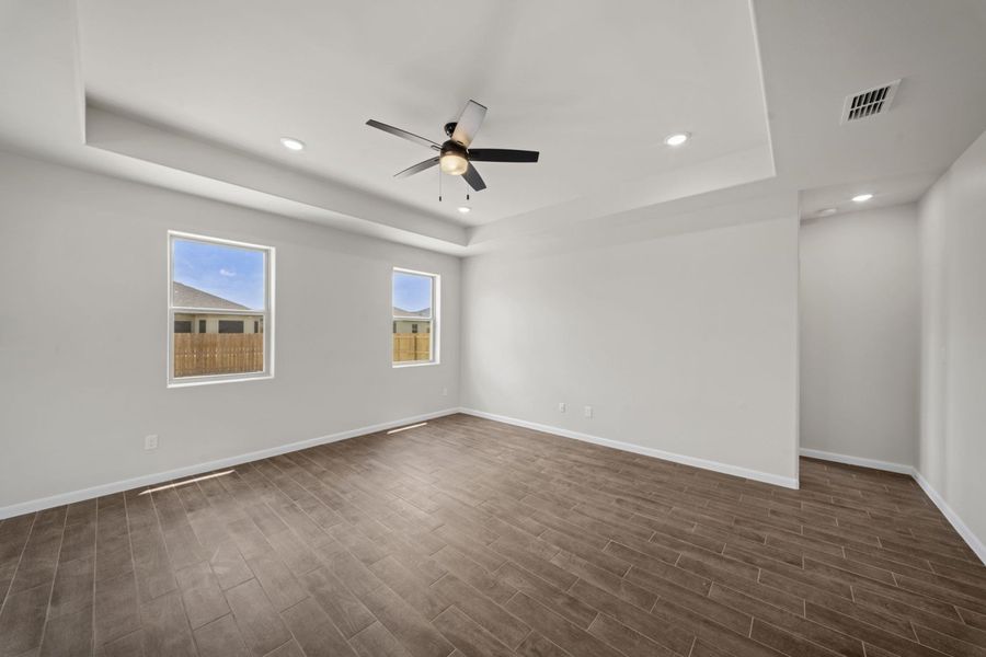 Spacious, unfurnished interior of a new home in Paloma Ranch, Harlingen (Image 21).