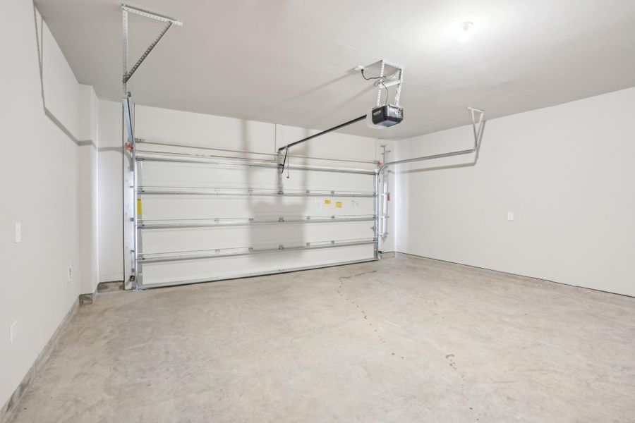 Spacious, unfurnished interior of a new home in Kemah Crossing - City Series, Kemah (Image 41). Spacious, unfurnished interior of a new home in Kemah Crossing - City Series, Kemah (Image 41).