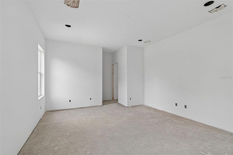 Spacious, unfurnished interior of a new home in , Crystal Beach (Image 9).