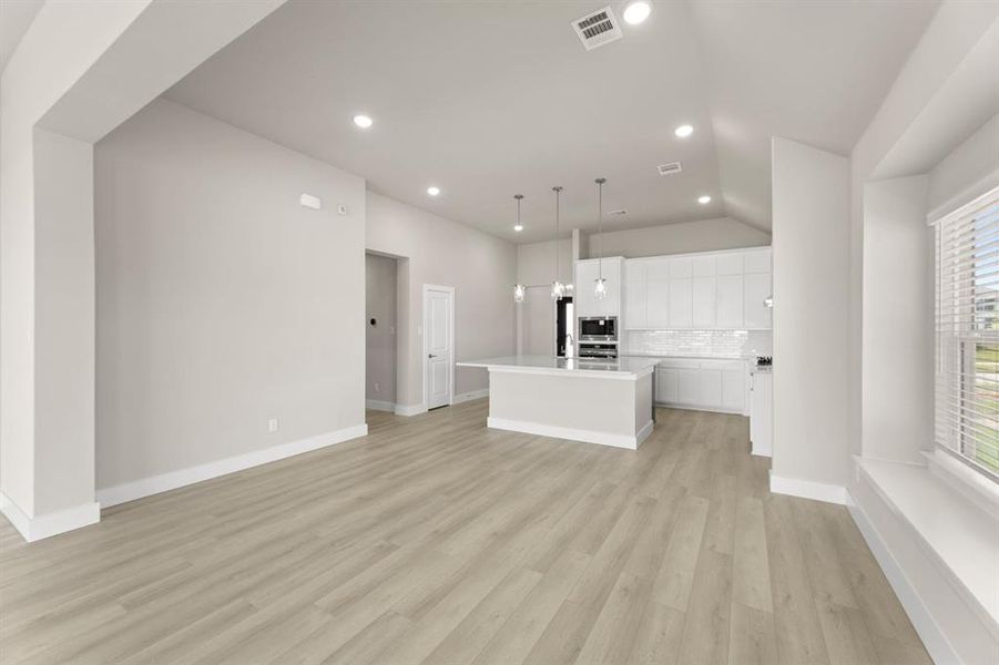 Spacious, unfurnished interior of a new home in Villages of Creekwood, Frisco (Image 25).