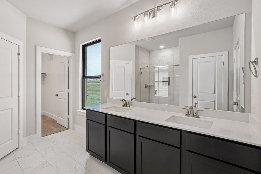 Owner's Bathroom Owner's Bathroom