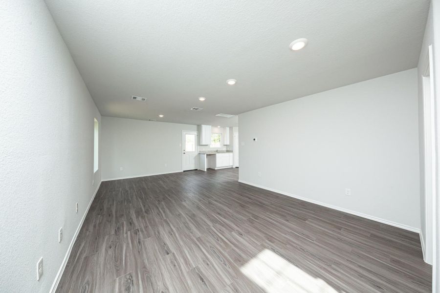 Spacious, unfurnished interior of a new home in Townsend Reserve, Splendora (Image 9).