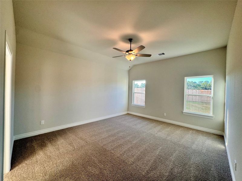 Spacious, unfurnished interior of a new home in Lexington Heights, Willis (Image 23).