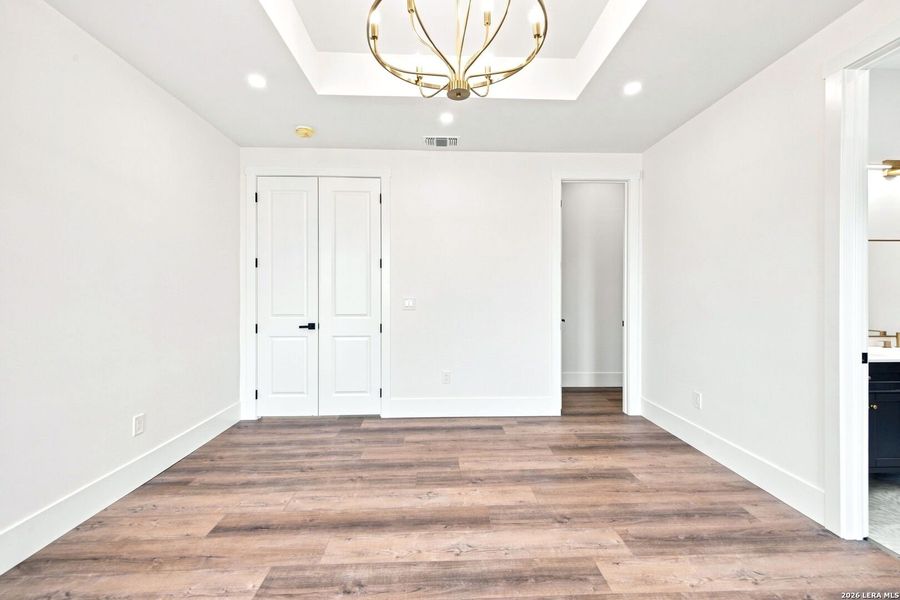 Spacious, unfurnished interior of a new home in , Bandera (Image 43).