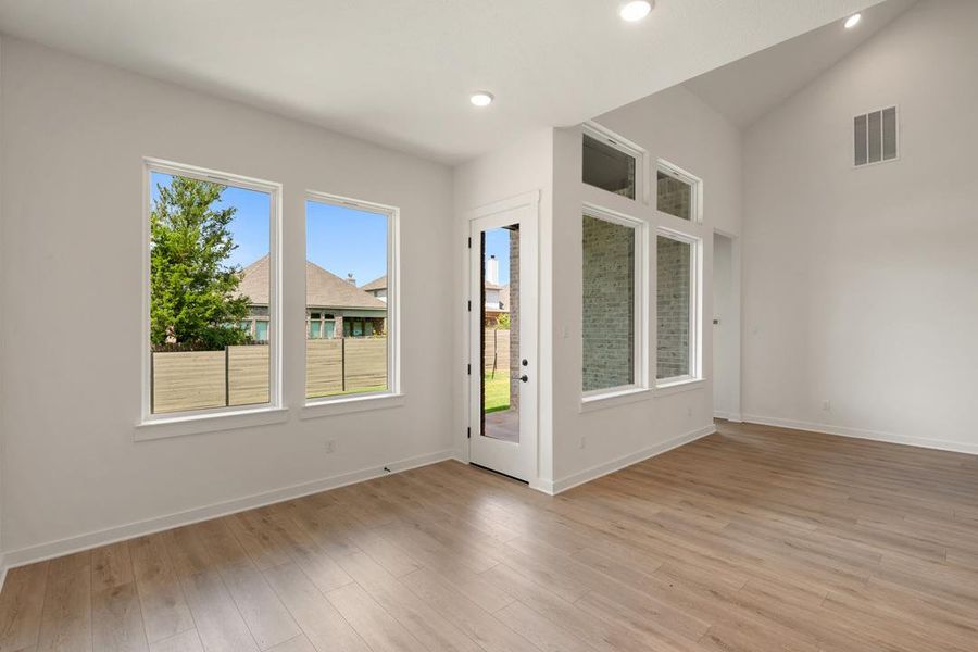 Spacious, unfurnished interior of a new home in Wolf Ranch, Georgetown (Image 38).