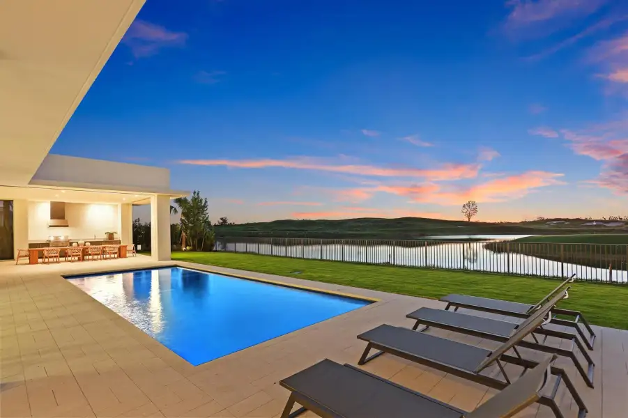 Twilight Lake-Golf View Swimming Pool
