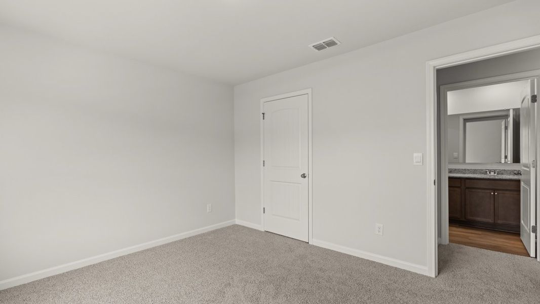 Representative unfurnished interior of a home built from the Green by D.R. Horton in Aurora Creek, Dallas (Image 30).
