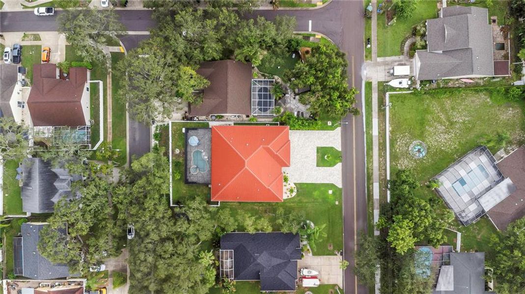 Furnished interior view inside a new home in , Tarpon Springs (Image 5).