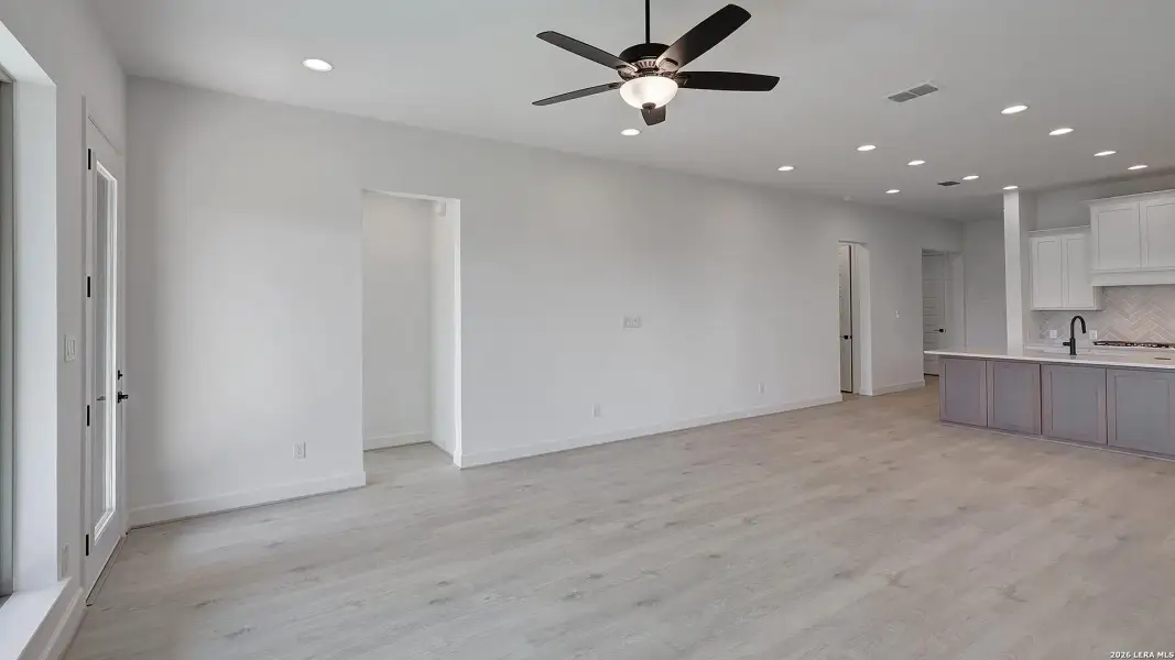Spacious, unfurnished interior of a new home in Ladera, San Antonio (Image 19). Spacious, unfurnished interior of a new home in Ladera, San Antonio (Image 19).